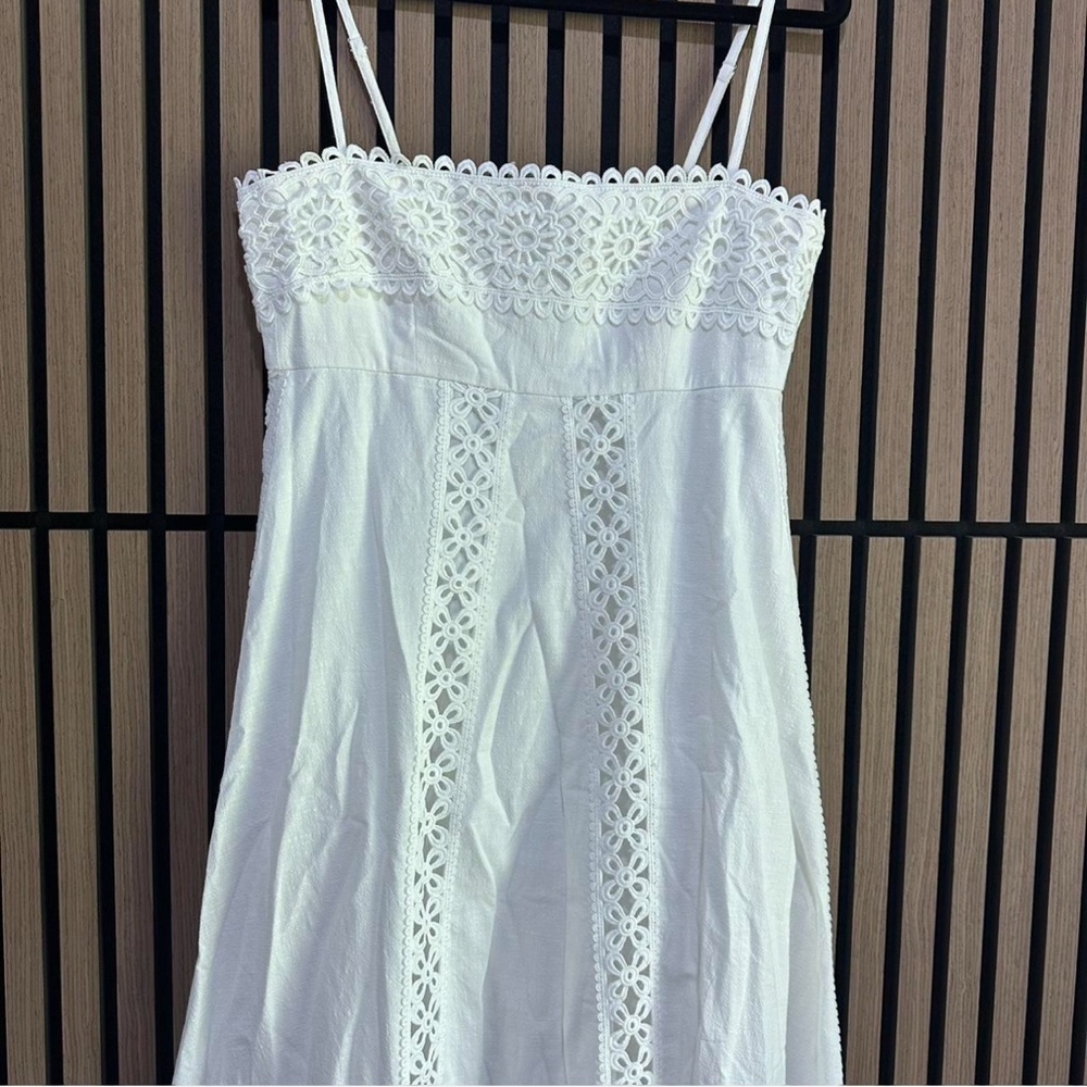 Elegant White Lace Dress - Picture 4 of 7